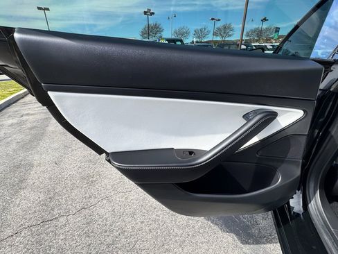 Used 2021 Tesla Model 3 Long Range image 17