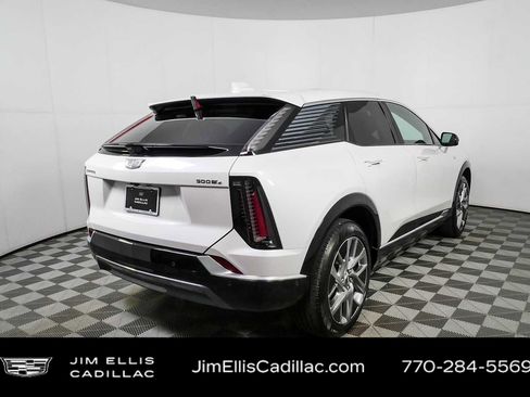 Used 2025 Cadillac Optiq Luxury 2 w/ LPO, Floor Liner Package AWD/4WD image 3
