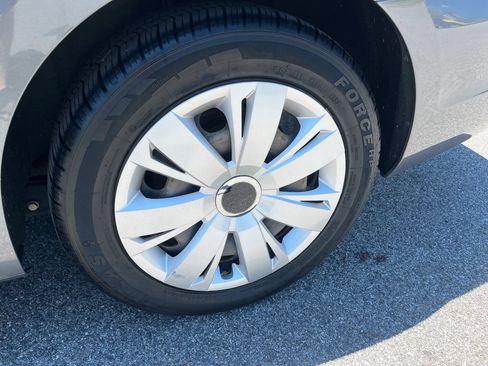 Used 2011 Volkswagen Jetta SE FWD image 22