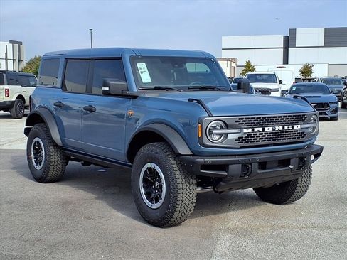 New 2025 Ford Bronco Badlands image 3