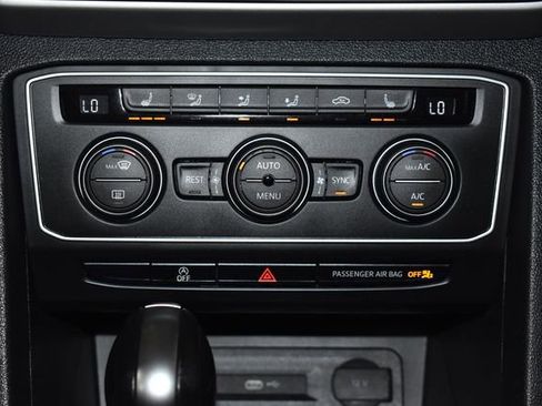 Used 2021 Volkswagen Atlas SE image 16