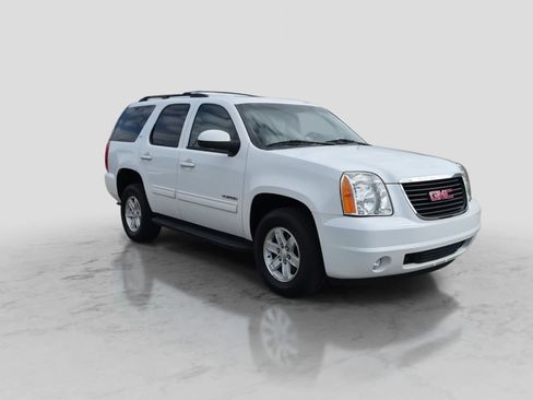 Used 2012 GMC Yukon SLT w/ SLT-2 Equipment Package AWD/4WD image 2