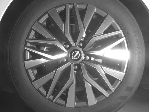 Used 2025 Nissan Altima 2.5 SV FWD image 12