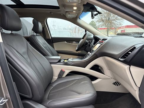 Used 2019 Lincoln Nautilus Reserve image 20