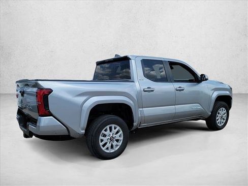 Used 2025 Toyota Tacoma SR5 AWD/4WD image 5