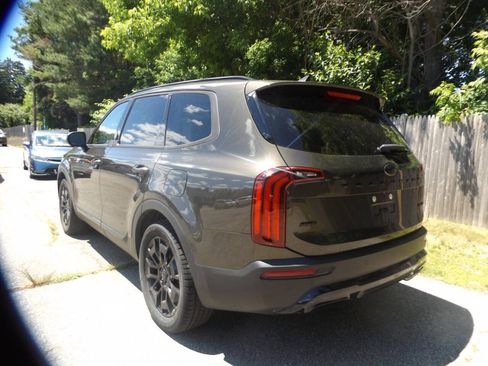 Used 2021 Kia Telluride EX w/ EX Premium Package AWD/4WD image 3