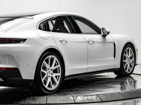 Used 2025 Porsche Panamera w/ Premium Package image 17