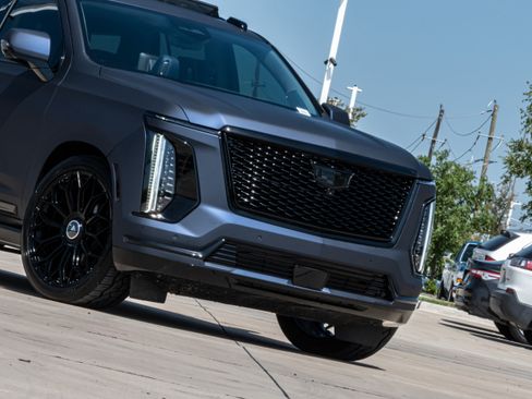 Used 2025 Cadillac Escalade Sport Platinum AWD/4WD image 10