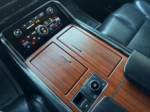 Used 2021 Lincoln Navigator L Reserve image 22
