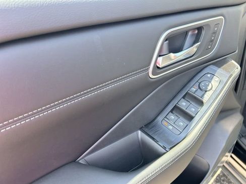 New 2026 Nissan Rogue Platinum AWD/4WD image 19