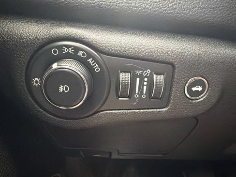 Used 2015 Chrysler 200 C w/ Navigation & Sound Group I FWD image 22