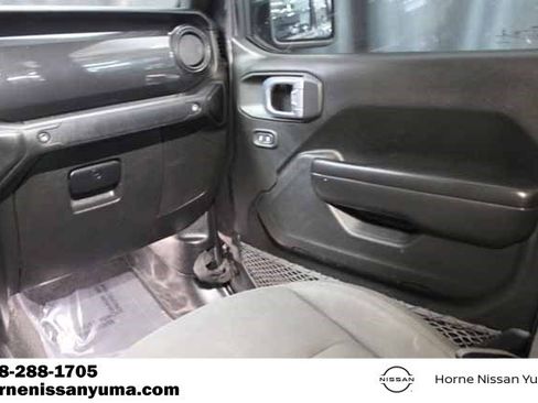Used 2021 Jeep Gladiator Sport image 11