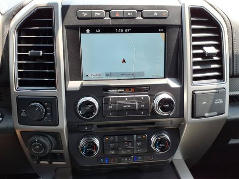 Used 2018 Ford F150 Lariat w/ Equipment Group 502A Luxury AWD/4WD image 18