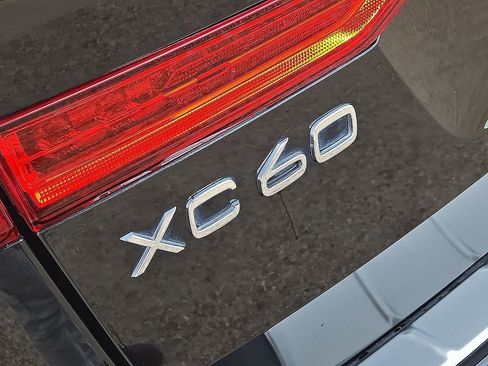 Certified 2023 Volvo XC60 B5 Plus w/ Climate Package image 13