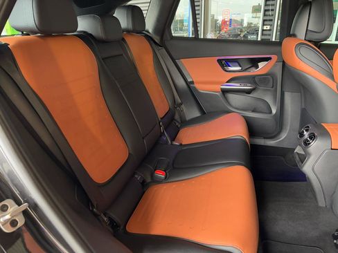 Used 2025 Mercedes-Benz GLC 300 4MATIC image 25