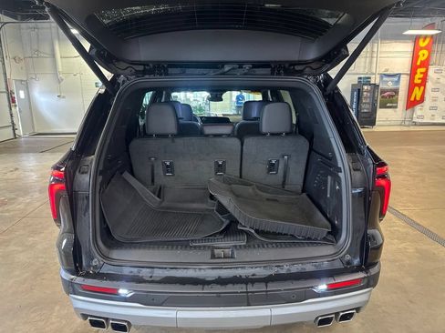 Used 2024 Chevrolet Traverse Z71 w/ LPO, Floor Liner Package AWD/4WD image 5