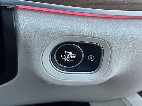 Used 2024 Mercedes-Benz GLE 350 4MATIC image 33