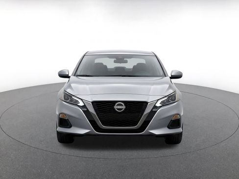 Used 2025 Nissan Altima 2.5 SV FWD image 2