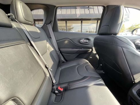 Used 2019 Jeep Cherokee Trailhawk image 20