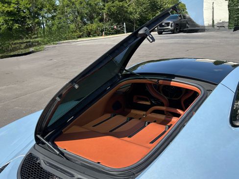 Used 2017 McLaren 570S RWD image 37