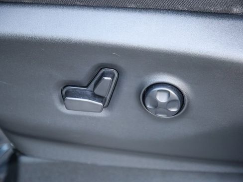 Certified 2024 Chrysler Pacifica Touring-L image 23