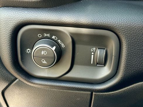 Used 2024 RAM 3500 Big Horn image 32