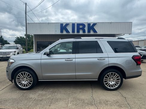 Used 2023 Ford Expedition Limited AWD/4WD image 2