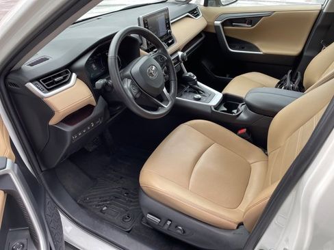 Used 2021 Toyota RAV4 Limited image 13