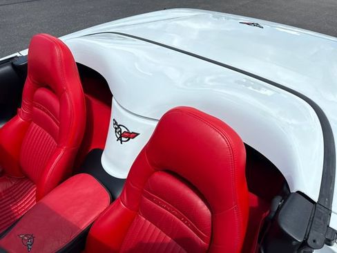 Used 2004 Chevrolet Corvette Convertible w/ Preferred Equipment Group RWD image 32