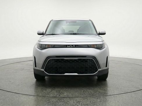 Used 2025 Kia Soul LX w/ LX Technology Package FWD image 2