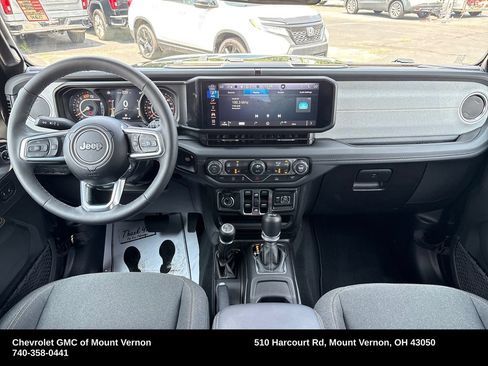 Used 2026 Jeep Wrangler Unlimited Sahara AWD/4WD image 15