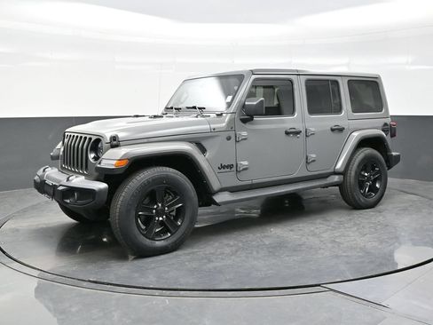 Used 2023 Jeep Wrangler Unlimited Sahara AWD/4WD image 3
