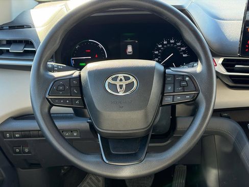 Used 2024 Toyota Sienna LE image 30