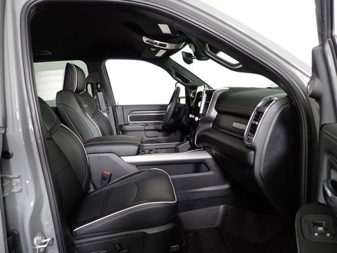 New 2026 RAM 2500 Laramie AWD/4WD image 42