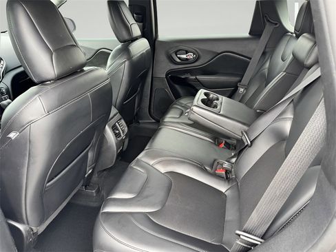 Used 2021 Jeep Cherokee Latitude Plus image 32