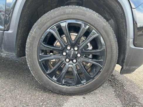 Used 2023 GMC Acadia SLE w/ Driver Convenience Package image 4