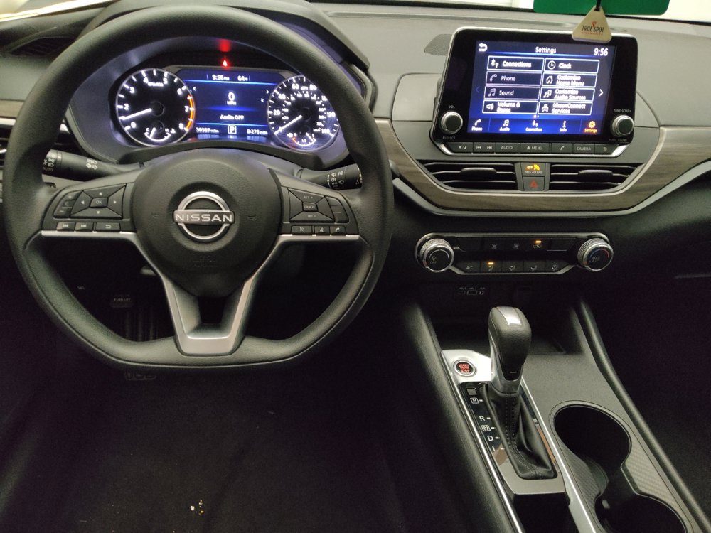 Used 2025 Nissan Altima 2.5 SV FWD image 22