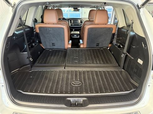 Used 2019 Toyota Highlander Limited image 21