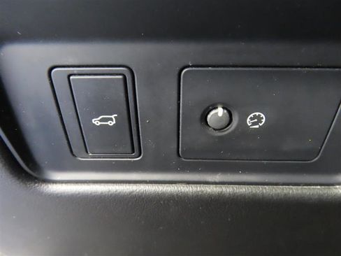 Used 2022 Jaguar F-PACE S image 19