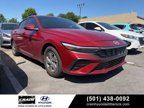 Used 2025 Hyundai Elantra SE FWD image 1