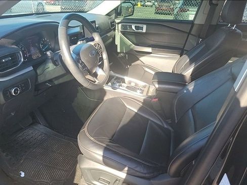 Used 2023 Ford Explorer XLT w/ Equipment Group 202A image 6