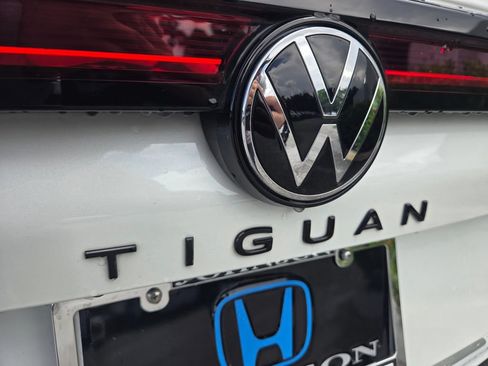 Used 2025 Volkswagen Tiguan SE R-Line AWD/4WD image 14