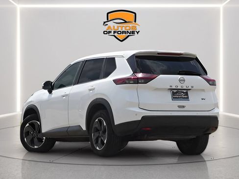 Used 2024 Nissan Rogue SV FWD image 3