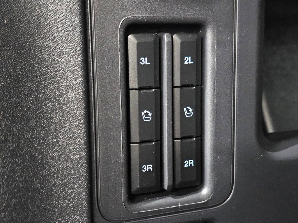 Used 2025 Ford Expedition Active AWD/4WD image 32