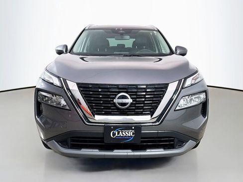 Used 2023 Nissan Rogue SV w/ SV Premium B Package image 2