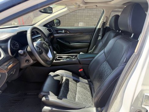 Used 2018 Nissan Maxima Platinum FWD image 13