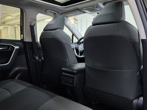 Used 2022 Toyota RAV4 XLE w/ Convenience Package AWD/4WD image 18