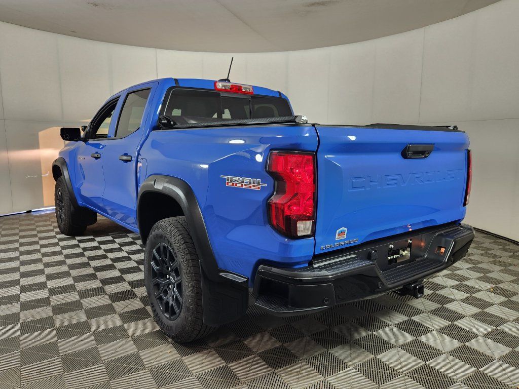 Used 2025 Chevrolet Colorado Trail Boss AWD/4WD image 5