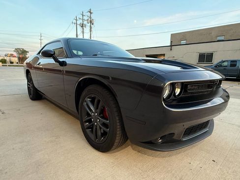 Used 2019 Dodge Challenger SXT w/ Plus Package image 9