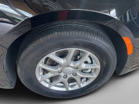 Used 2025 Chrysler Pacifica Select FWD image 13